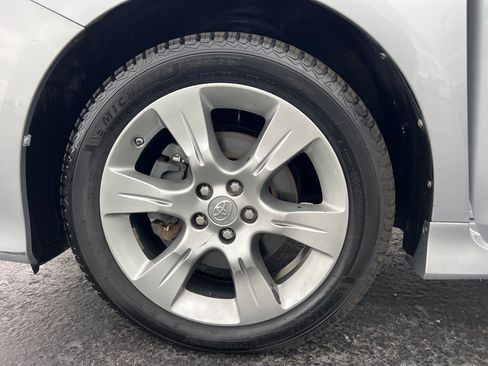 Used 2013 Toyota Sienna SE image 41