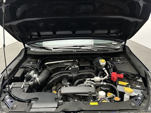 Used 2025 Subaru Crosstrek 2.5i Premium AWD/4WD image 38
