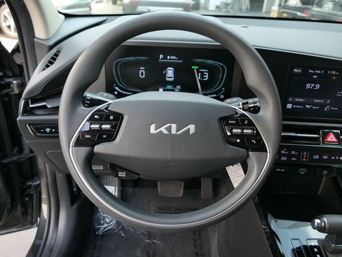 Used 2023 Kia Niro LX image 17