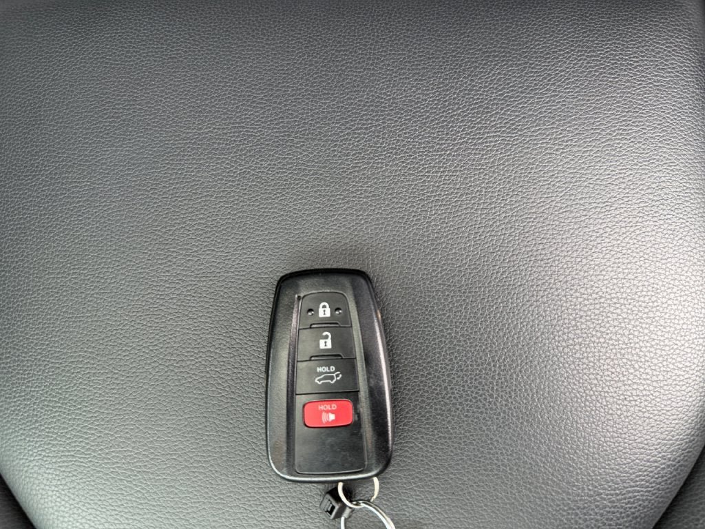 Used 2023 Toyota Highlander XLE AWD/4WD image 31