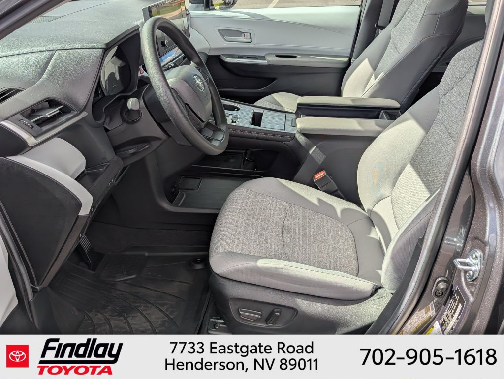 Certified 2025 Toyota Sienna LE AWD/4WD image 8