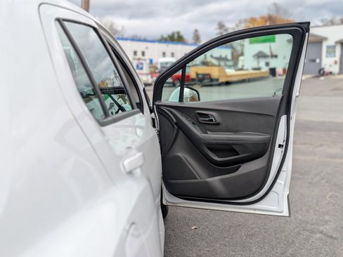 Used 2016 Chevrolet Trax LS image 33