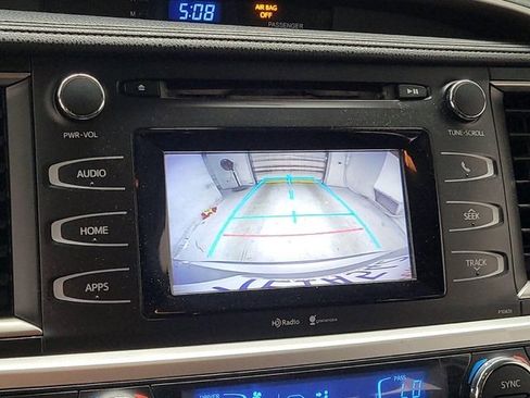 Used 2015 Toyota Highlander Plus image 4