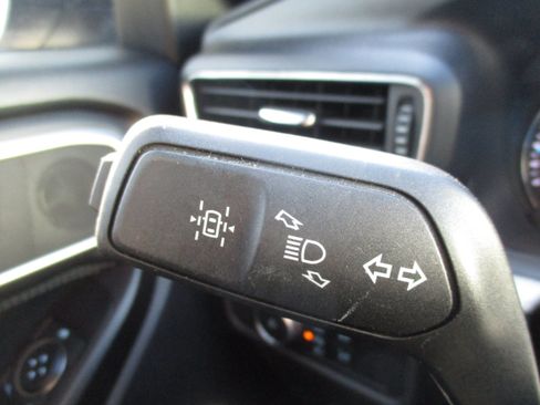 Used 2020 Ford Explorer XLT w/ Equipment Group 202A RWD image 10
