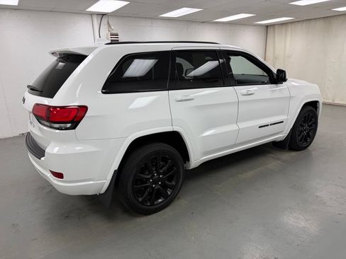 Used 2019 Jeep Grand Cherokee Altitude AWD/4WD image 6