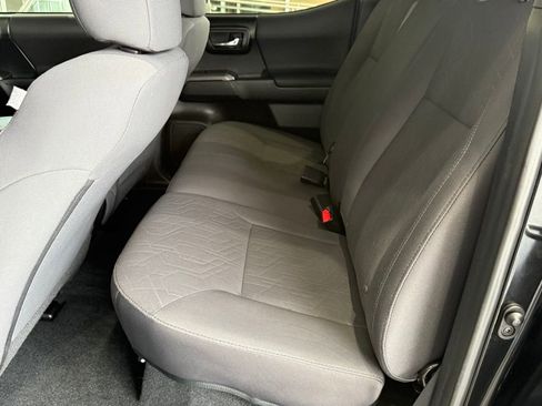 Used 2019 Toyota Tacoma TRD Sport image 32