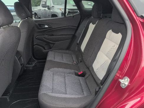 Used 2024 Chevrolet Trax RS FWD image 29