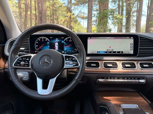 Used 2020 Mercedes-Benz GLE 450 4MATIC image 3