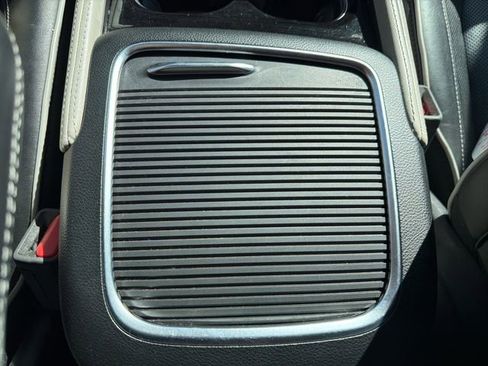 Used 2023 Chrysler Pacifica Limited image 38