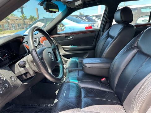 Used 2006 Cadillac DTS w/ Trunk Convenience Package image 9