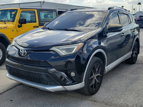 Used 2016 Toyota RAV4 SE image 3