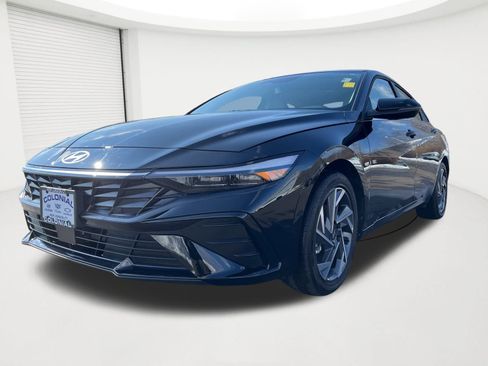 Certified 2025 Hyundai Elantra Limited image 1