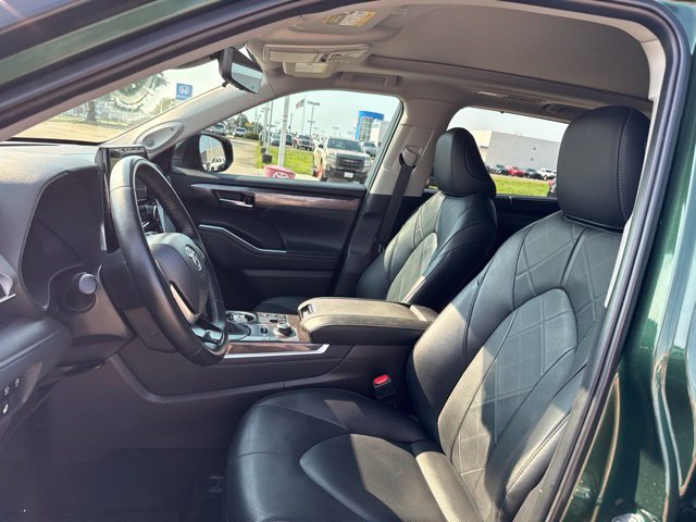 Certified 2025 Toyota Highlander Platinum AWD/4WD image 8
