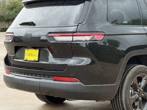 New 2025 Jeep Grand Cherokee L Altitude RWD image 10