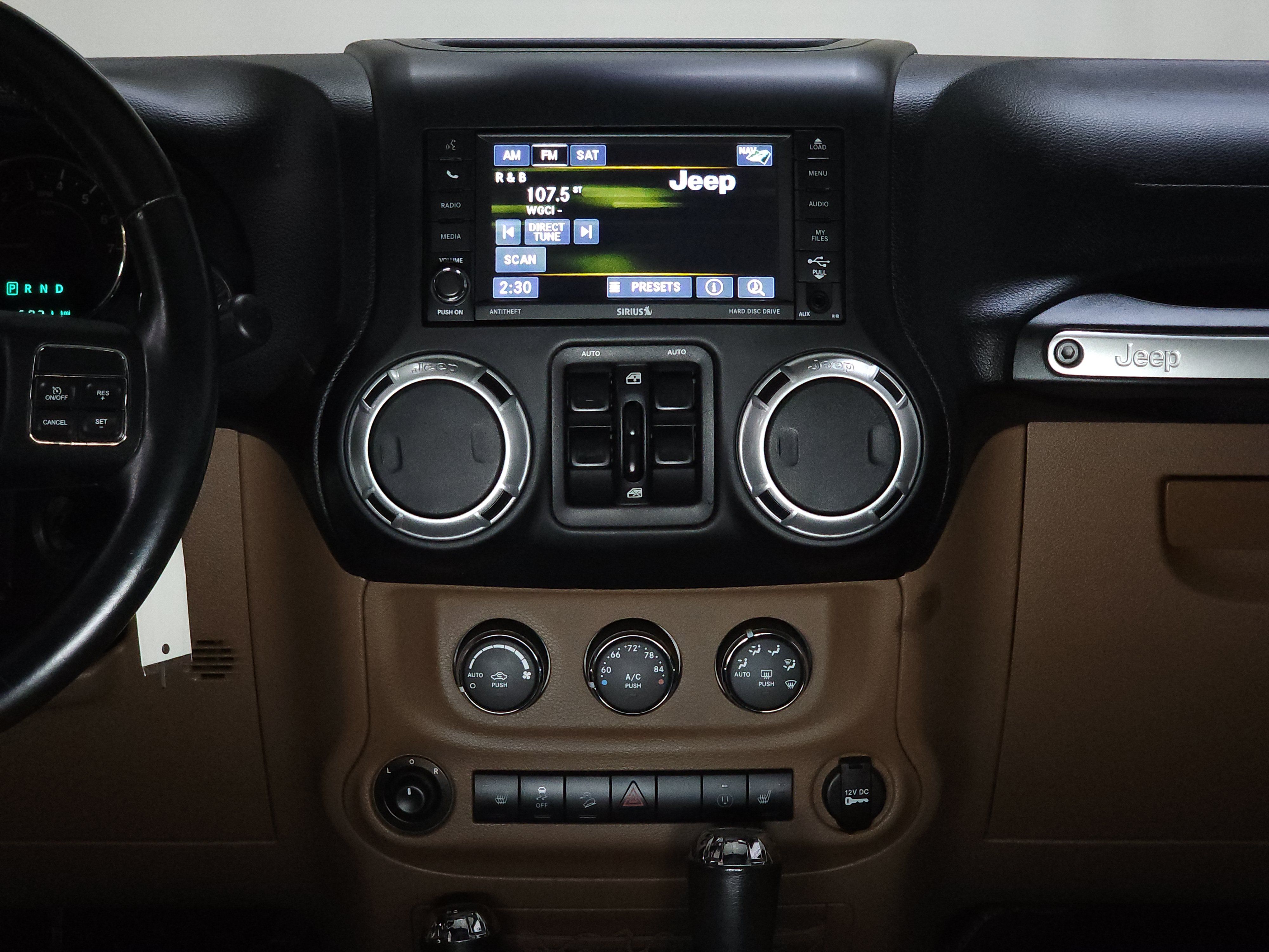 Used 2014 Jeep Wrangler Unlimited Sahara w/ Max Tow Package AWD/4WD image 29