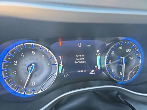 Used 2024 Chrysler Pacifica Touring-L FWD image 20