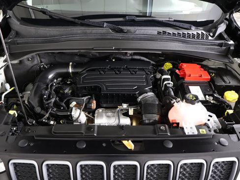 Used 2023 Jeep Renegade Latitude AWD/4WD image 19