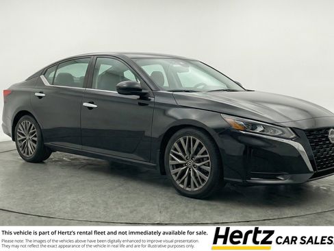 Used 2025 Nissan Altima 2.5 SV image 1