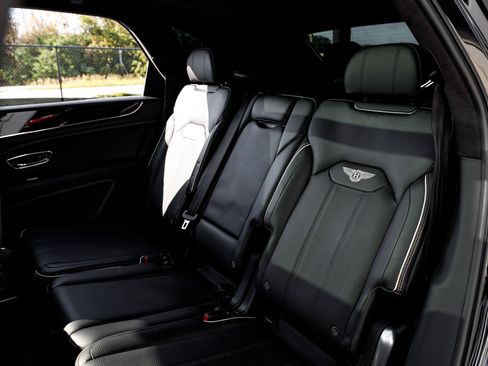 Used 2022 Bentley Bentayga image 42