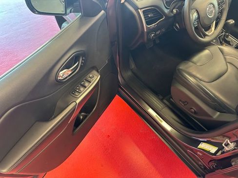 Used 2022 Jeep Cherokee Limited AWD/4WD image 9