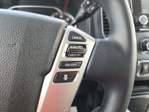 Used 2022 Nissan Titan SV image 18