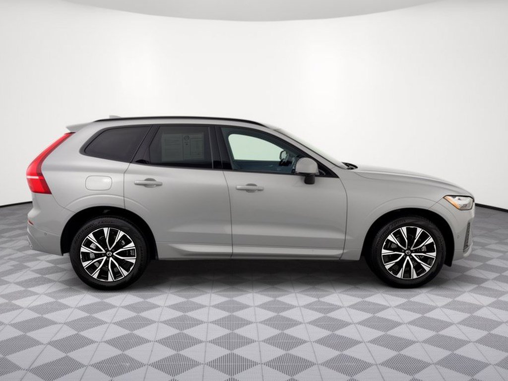 Certified 2024 Volvo XC60 B5 Plus AWD/4WD image 8
