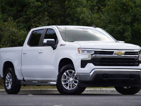 Used 2022 Chevrolet Silverado 1500 LT image 2