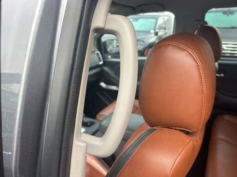 Used 2022 Nissan Frontier SV w/ Technology Package image 21