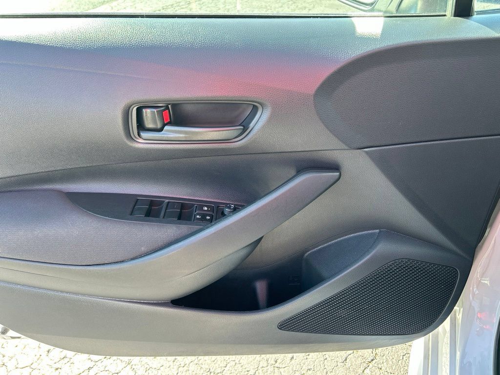 Used 2025 Toyota Corolla LE FWD image 13