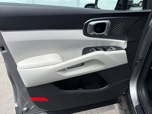 Certified 2025 Kia Sorento EX FWD image 15