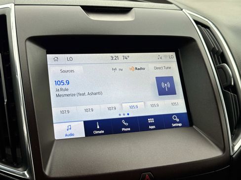 Used 2020 Ford Edge Titanium image 22