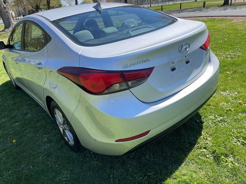 Used 2015 Hyundai Elantra SE w/ Option Group 02 FWD image 19