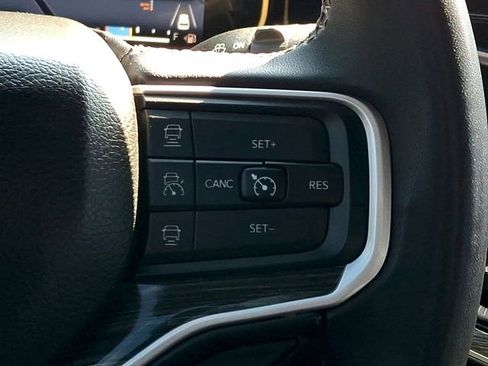 Used 2022 Jeep Wagoneer Series III w/ Premium Group I AWD/4WD image 31
