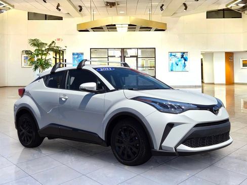 Used 2021 Toyota C-HR LE FWD image 3
