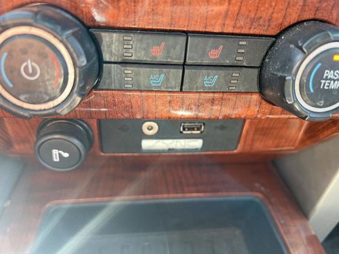 Used 2010 Ford F150 Lariat image 28