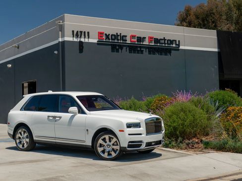 Used 2024 Rolls-Royce Cullinan AWD/4WD image 1