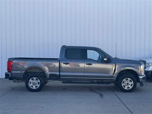 Used 2025 Ford F250 XLT image 3