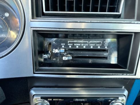 Used 1988 Chevrolet Silverado 3500 2WD Crew Cab image 25