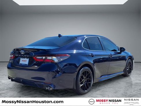 Used 2021 Toyota Camry SE image 7