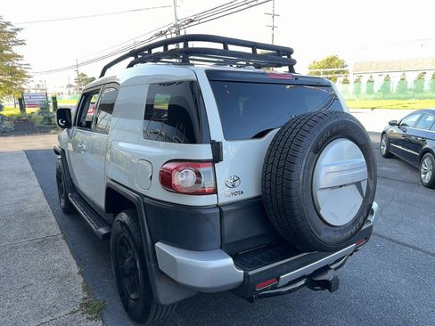 Used 2013 Toyota FJ Cruiser 4WD w/ Upgrade Pkg image 4