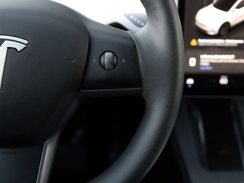 Used 2024 Tesla Model Y 2WD image 15