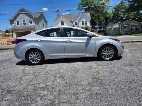 Used 2014 Hyundai Elantra SE w/ Option Group 02 FWD image 17