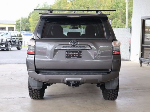 Used 2017 Toyota 4Runner SR5 Premium image 4