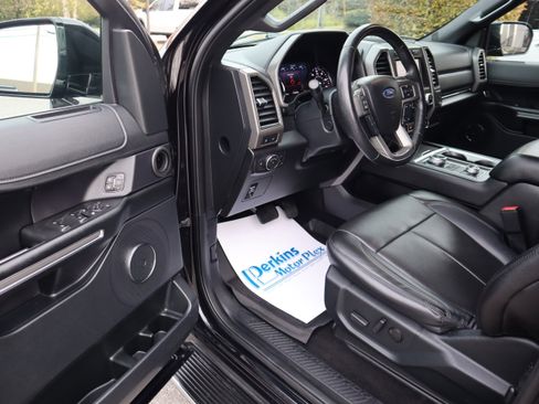 Used 2021 Ford Expedition XLT image 3