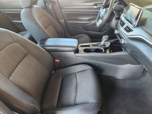 Used 2024 Nissan Altima 2.5 SV image 15