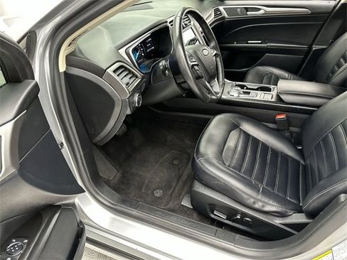 Used 2020 Ford Fusion SEL image 11