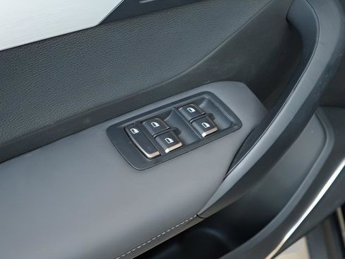New 2025 VinFast VF 8 Plus AWD/4WD image 6