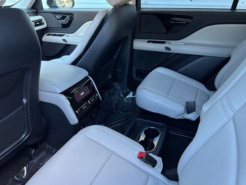 New 2026 Lincoln Aviator AWD w/ Jet Appearance Package image 10