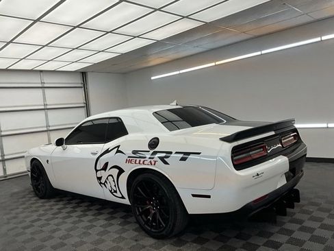 Used 2016 Dodge Challenger SRT Hellcat image 21