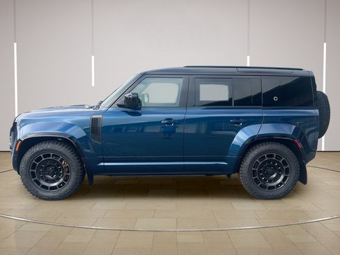New 2026 Land Rover Defender 110 AWD/4WD image 2